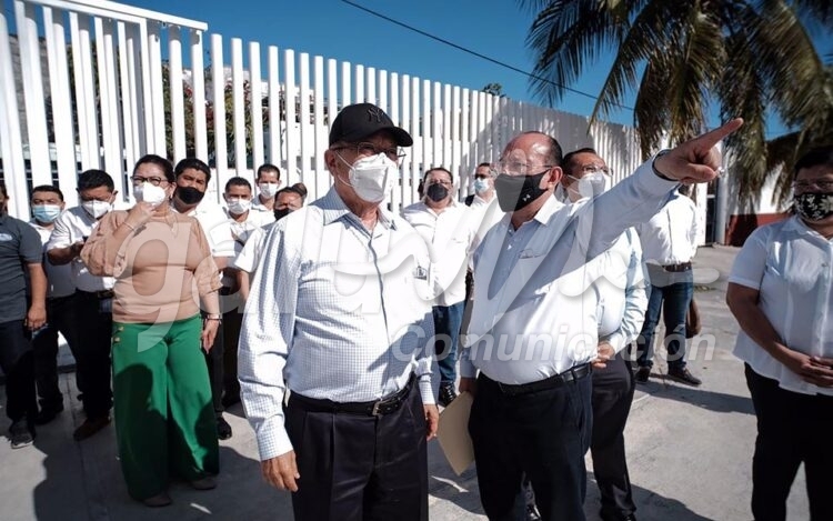 Cancun, 20 de enero.- Este es el nuevo edificio de la CROC en la SMZA 63 de Cancun a un costado del Parian en la zona de El Crucero, inaugurado este jueves por el dirigente nacional, Isaias Gonzalez, y el dirigente local, Mario Machuca, con la presencia de la presidenta municipal de BJ, Mara Lezama.