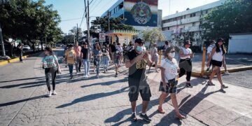 Cancun, 01 de marzo.- Asi fue parte del recorrido del proyecto â€œÂ¡Sonrie!, Festival de Arte Publicoâ€ por calles y avenidas de la Zona Fundacional de Cancunâ€¦