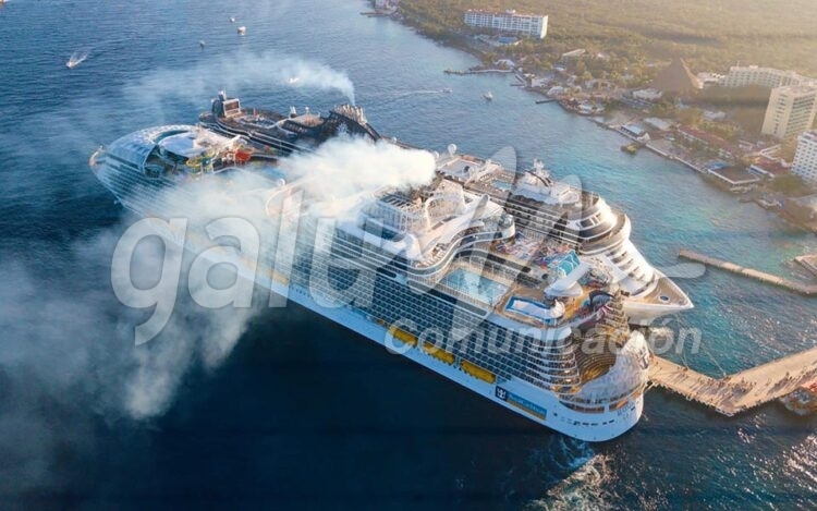 Cozumel, 14 de marzo.- El Crucero Wonder Of the Seas, el hotel flotante mas grande del mundo de la linea naviera Royal Caribbean, arribo a la Isla de Cozumel como parte de su recorrido por el Caribe, siendo el primer puerto mexicano en ser visitado desde su creacion. De acuerdo a la informacion emitida por Apiqroo, este navio de lujo atraco minutos despues de las 7:00 AM en el muelle internado SSA. Cabe mencionar que este transatlantico cuenta con una capacidad de casi 7 mil pasajeros y 2 mil 300 tripulantes.