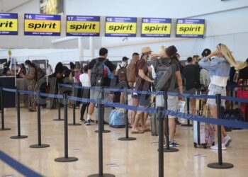 Cancun, 28 de noviembre.- De acuerdo con informacion proporcionada por Aeropuertos del Sureste (ASUR), el record previo desde abril a la fecha fue de 360 operaciones programadas y se registro el pasado 21 de noviembre.
