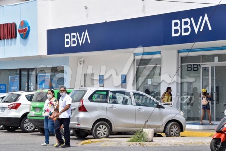 Cancun 19 de Marzo .- Recorrido por los bancos de la ciudad de cancun , donde toman medidas preventivas por el covid-19