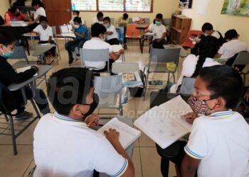 Cancun, 01 de abril.- La escuela primaria Lauro Aguirre Espinoza ubicada en 3 Reyes, un dia normal entre clases presenciales seguras, donde se mantiene los protocolos.