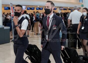 Cancun, 28 de diciembre.- Aerolineas especialmente de los Estados Unidos, como Spirit, reportaron este martes algunas cancelaciones, pero no por el Covid o por restricciones, sino por falta de pilotos y azafatas.