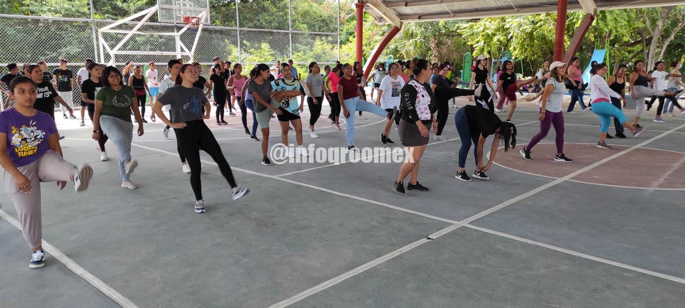 Capacitan a mujeres de Cancún en materia de defensa personal