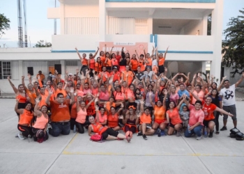 Por el “Día Naranja” realizan macro clase de baile en colonia de Playa del Carmen