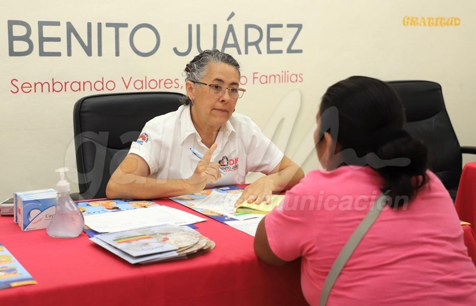 Más de 100 personas reciben atención en Cancún durante jornada gratuita de osteoporosis