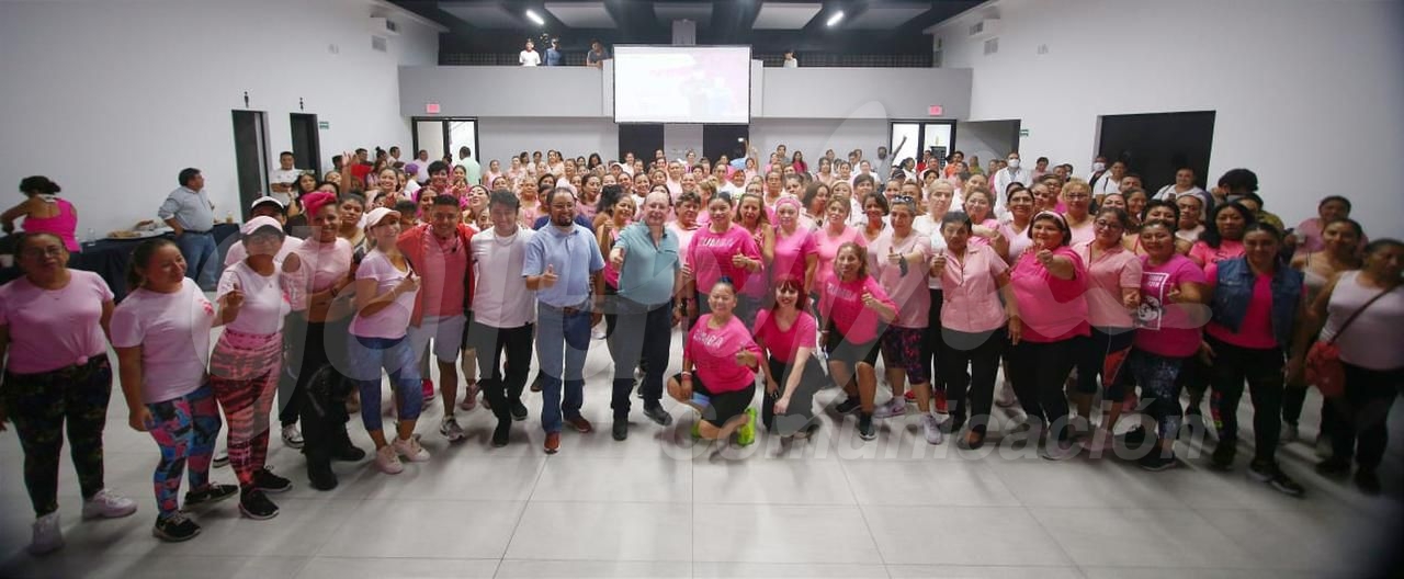 Más de 150 mujeres participan en Master Class de total dance y combate sin contacto