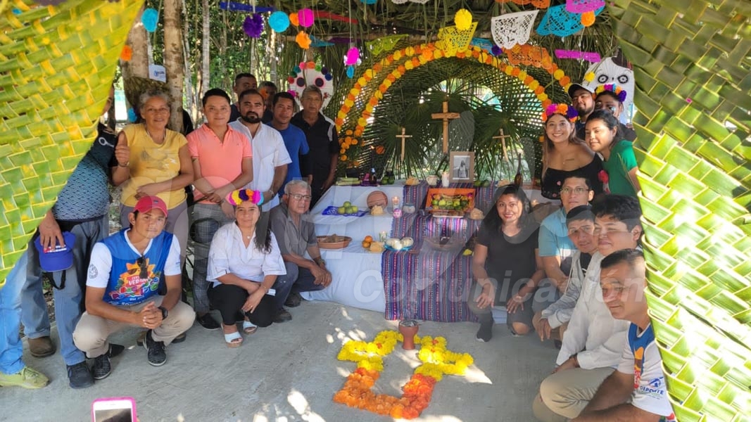 El Santo, Maradona y Soraya Jiménez, recordados en altares de muertos