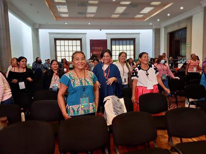 Artesanos de la zona maya participaron en II encuentro textil en Los Pinos