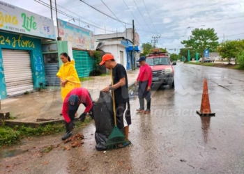 Atienden cerca de 30 puntos críticos en Chetumal por paso de huracán “Lisa”