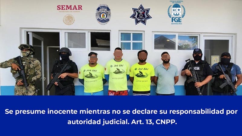 Cuatro detenidos que ofrecían drogas en la playa Xcalacoco