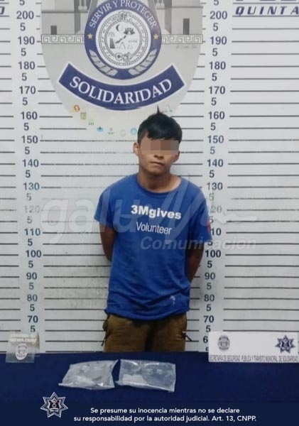 Detienen en Playa del Carmen a cinco sujetos con drogas
