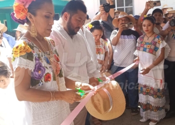 Ciudadanos participan en procesión tradicional en poblado de Kantunilkín
