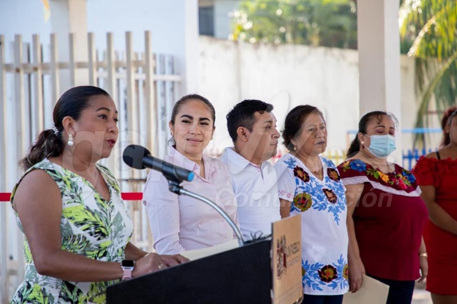 Alcaldesa de Carrillo Puerto entrega domo deportivo a niños de la cabecera