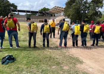 Capacitan en Puerto Morelos a personal de protección civil y bomberos para combatir incendios forestales