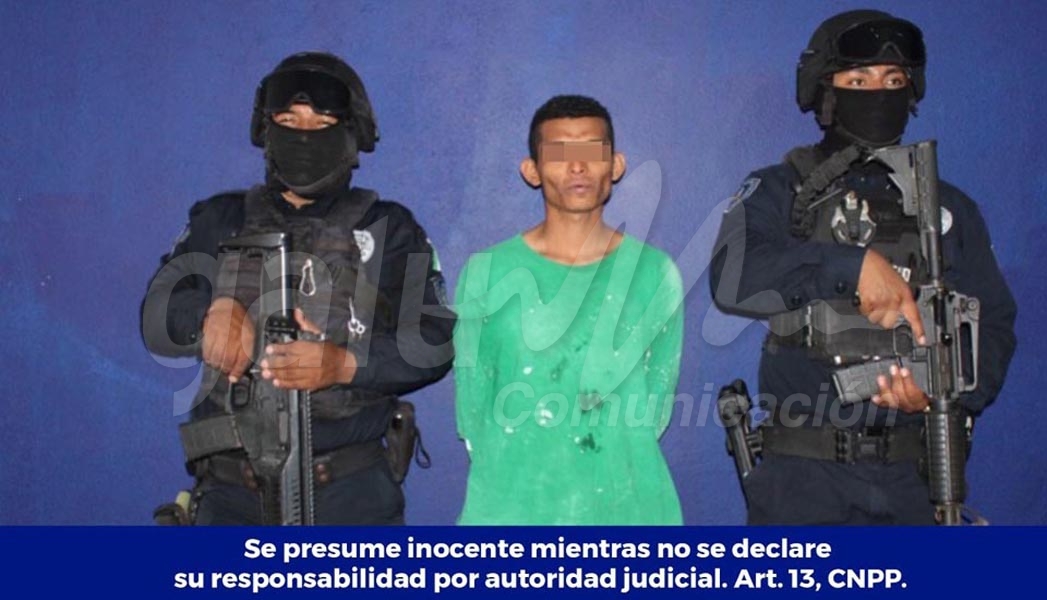 Al ver a la policía arroja pistola que llevaba