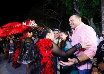 Ciudad Carnaval se ilumina con los colores, el baile y los ritmos del desfile de Fantasía