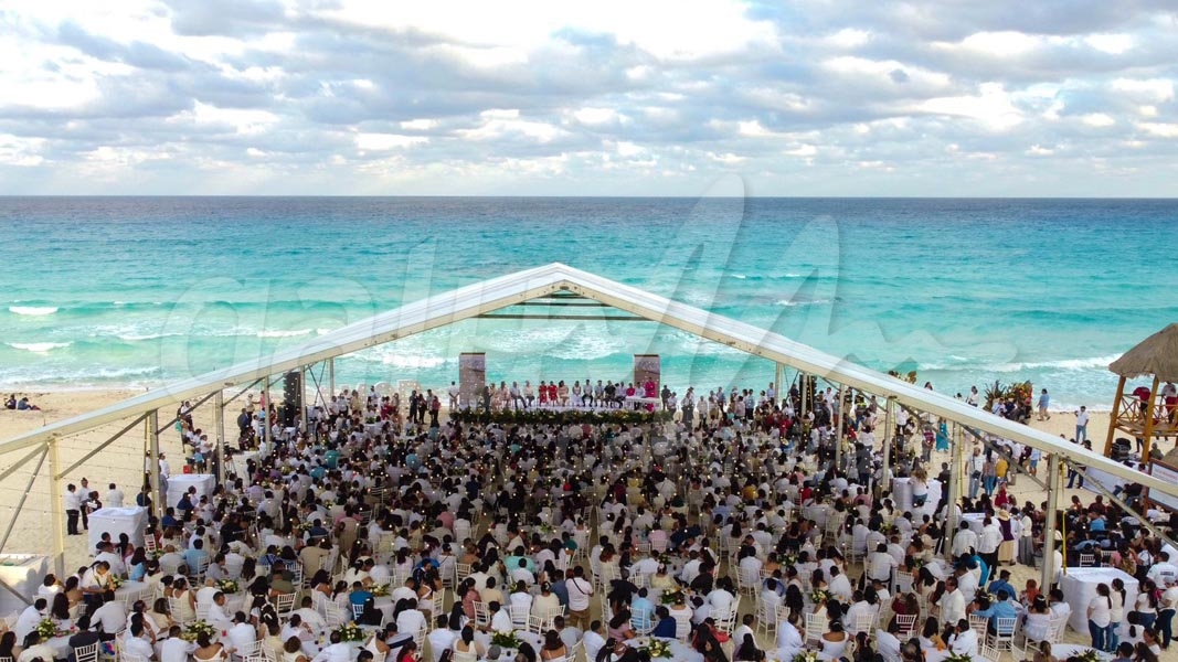 Frente al mar de Punta Cancún, se casan por el civil 402 parejas