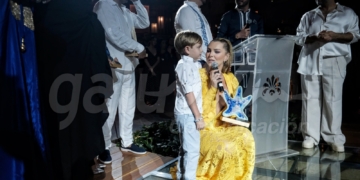 Marjorie De Sousa presenta a su hijo Matías en un evento en Cancún