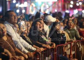 Alegre noche de Carnaval en Puerto Morelos
