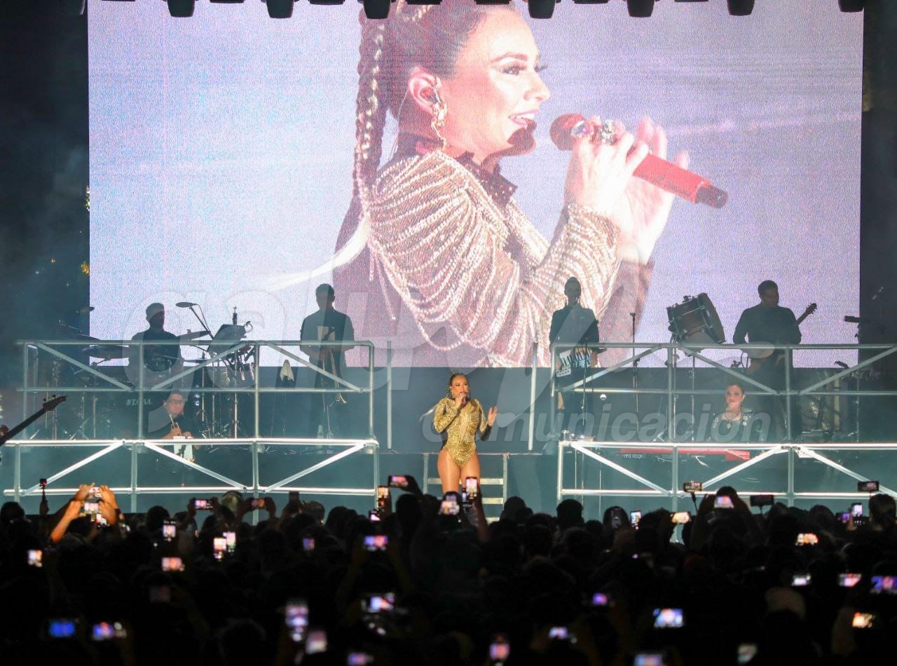 María José se presenta con éxito en Carnaval de Playa del Carmen