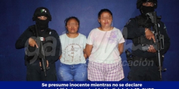 Sorprenden a dos mujeres vendiendo drogas en fraccionamiento de Cancún