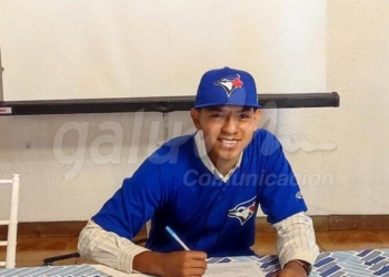 Oswaldo Pacheco, novato de los Leones, firmado por los Azulejos de Toronto