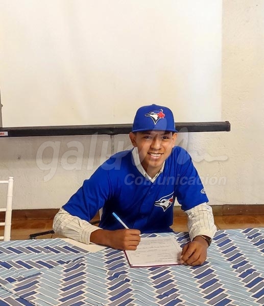 Oswaldo Pacheco, novato de los Leones, firmado por los Azulejos de Toronto