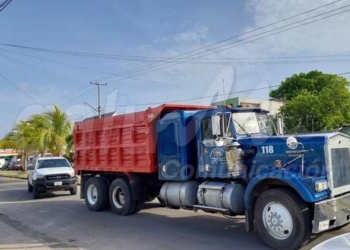 Volqueteros esperan participar en las obras de acceso a Ichkabal