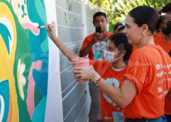Alcaldesa Ana Patricia Peralta recorre Murales de festival de arte urbano en Cancún