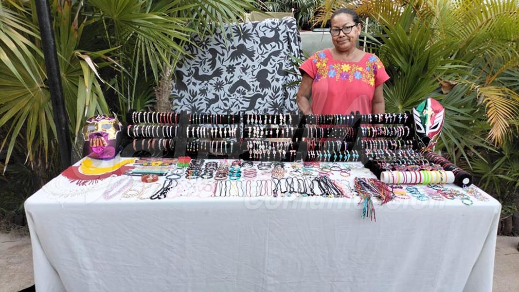 Más artesanos de Puerto Morelos ofrecen directo sus productos en los hoteles