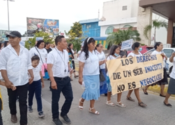 Marchan en Chetumal en rechazo a polémica propuesta de ley de diputada local de MORENA