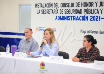 Toman protesta integrantes del Consejo de Honor y Justicia Policial en Solidaridad