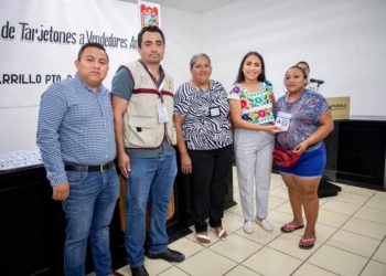 Entregan autorizaciones a vendedores ambulantes en Carrillo Puerto
