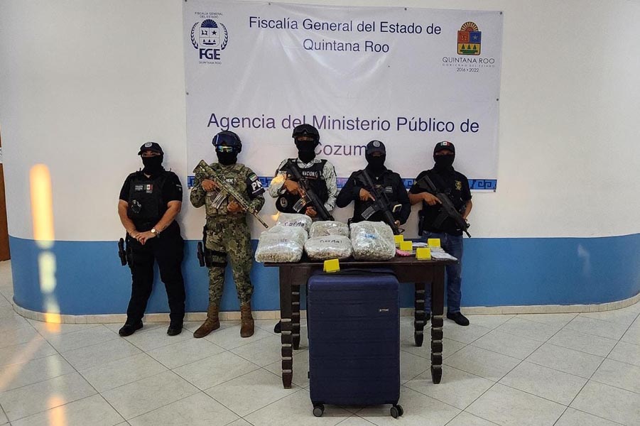 Fiscalía catea cuatro casas en Cozumel, asegura diversas dosis de estupefacientes