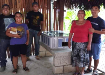 Familias mayas, beneficiadas con estufas ecológicas