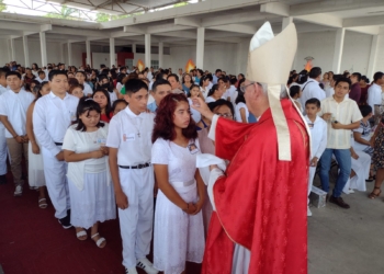 El Obispo de Quintana Roo confirma a 118 jóvenes en Felipe Carrillo Puerto