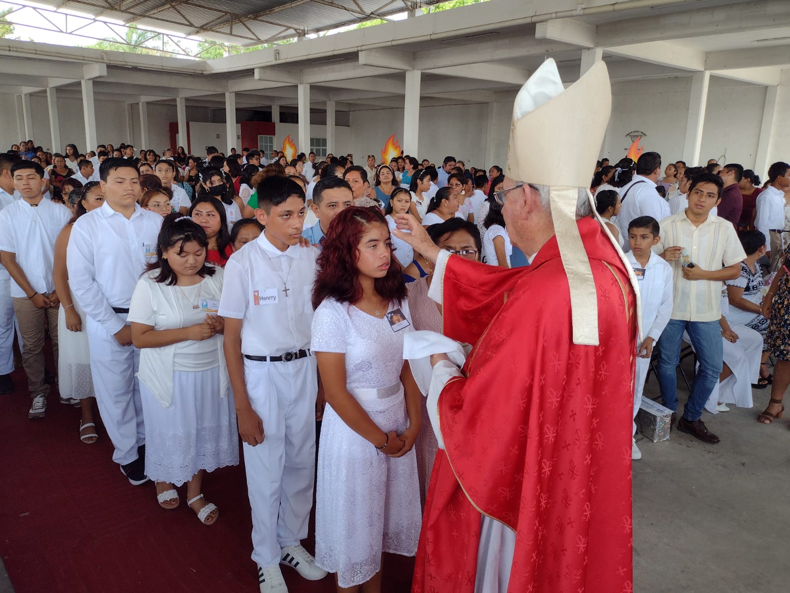 El Obispo de Quintana Roo confirma a 118 jóvenes en Felipe Carrillo Puerto