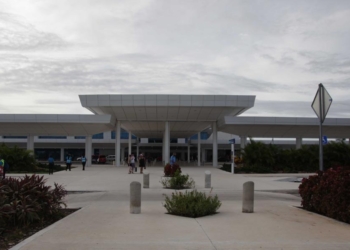 "Descubre el paraíso en el Aeropuerto de Cancún: El portal hacia la Riviera Maya"