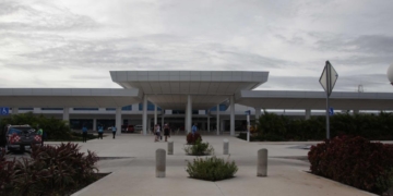 "Descubre el paraíso en el Aeropuerto de Cancún: El portal hacia la Riviera Maya"