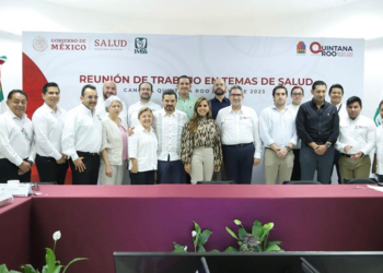 Reunión de autoridades estatales con el director del IMSS