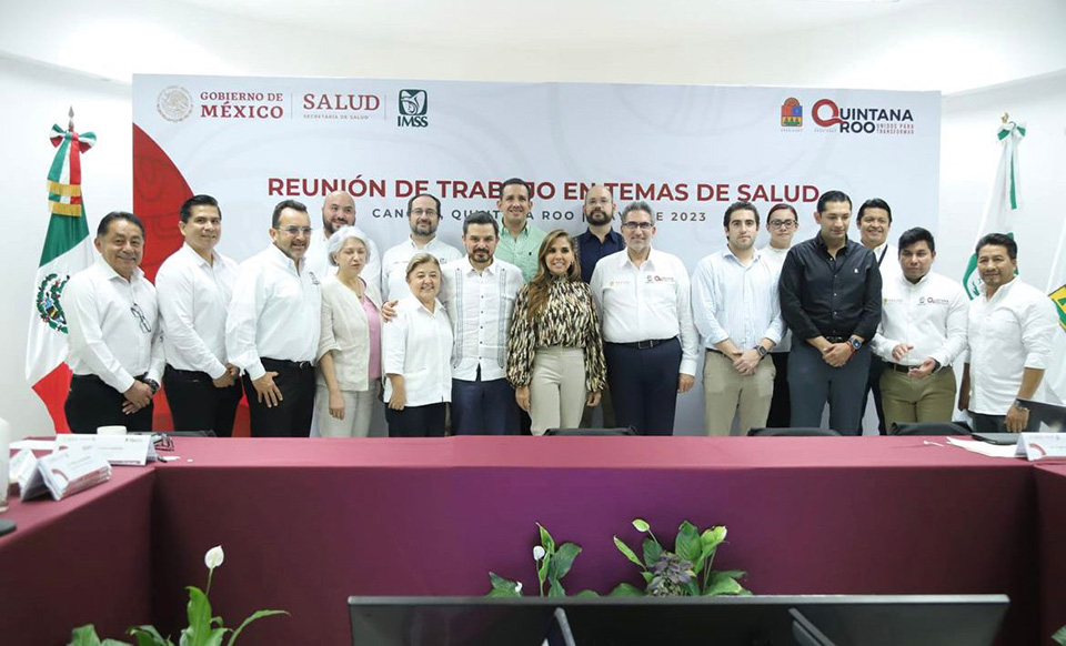 Reunión de autoridades estatales con el director del IMSS