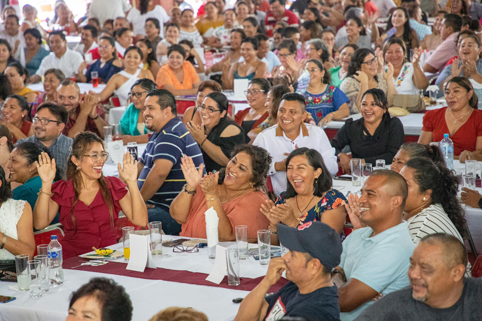 Anticipan festejo a maestros de Carrillo Puerto