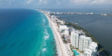 Mantienen playas de Cancún en óptimo estado para próxima época vacacional