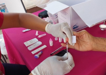 Cientos de pobladores de Lázaro Cárdenas salen negativos de pruebas de VIH y Sífilis