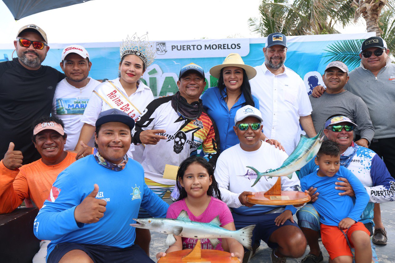 Premian a los ganadores del Torneo de Pesca de Puerto Morelos por día de la Marina