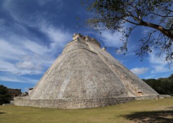 Descubriendo la majestuosidad de Uxmal: Una ventana al pasado maya