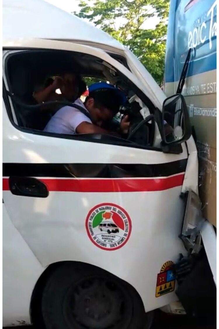 Aparatoso accidente deja a más de 20 personas lesionadas