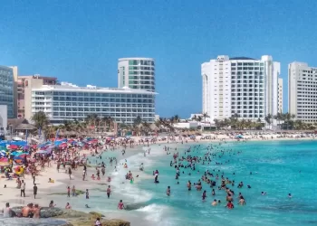Turistas dejarán derrama económica de 1,700 millones de dólares en vacaciones de verano