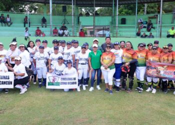 Se juega en Leona Vicario cuadrangular de softbol femenil con causa